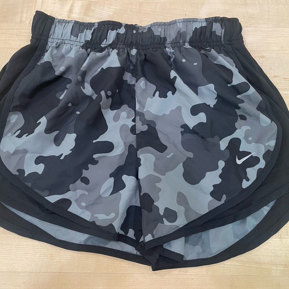 Nearly New Women’s Small Nike Tempo Running Shorts